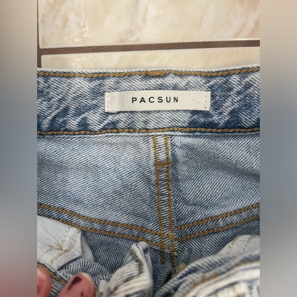 High Rise Light Wash Ripped Jeans - Picture 3 of 6